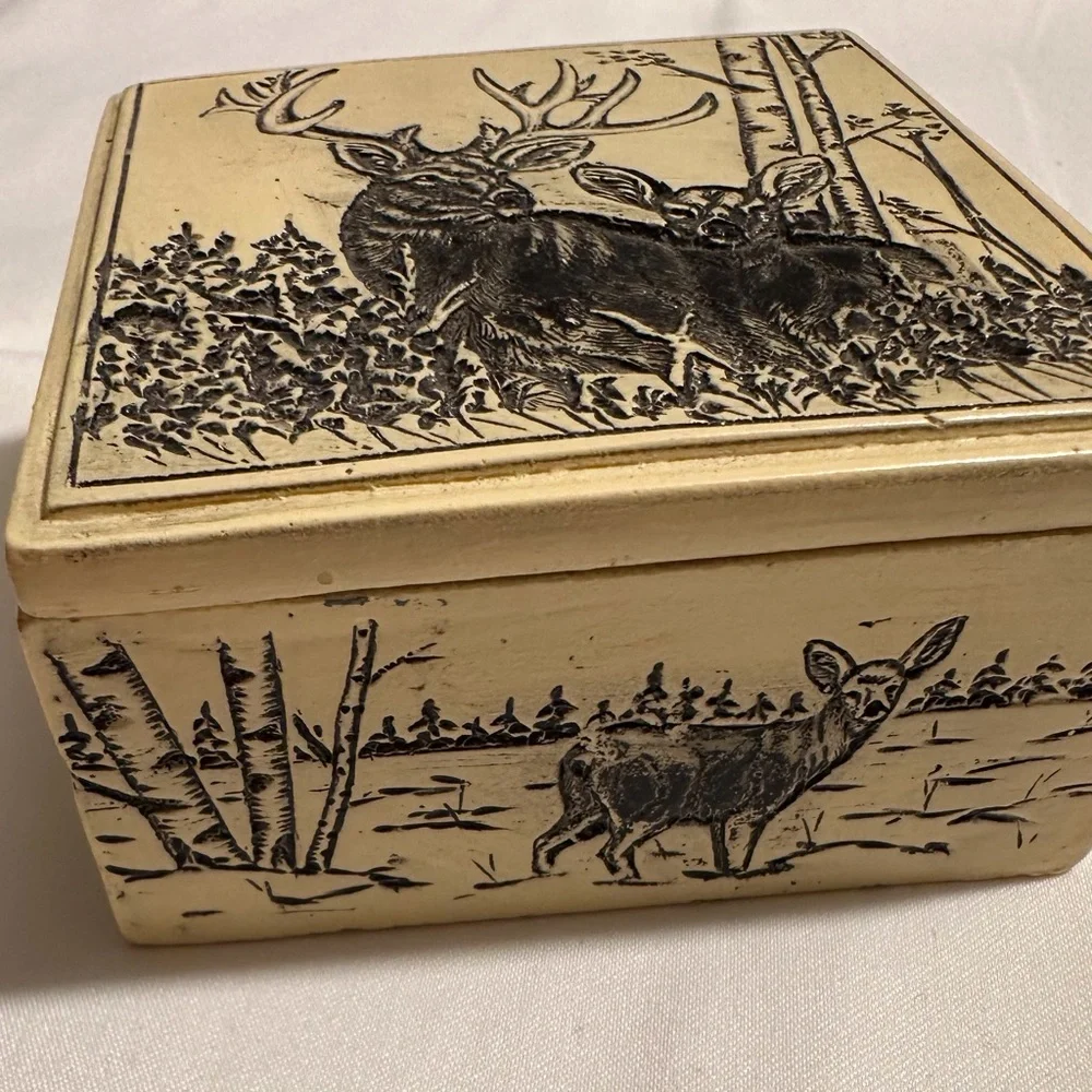 Trinket box with a doe and her baby